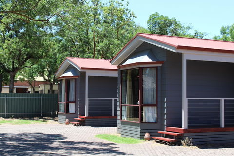 Adelaide Caravan Park - Hotel WA 4