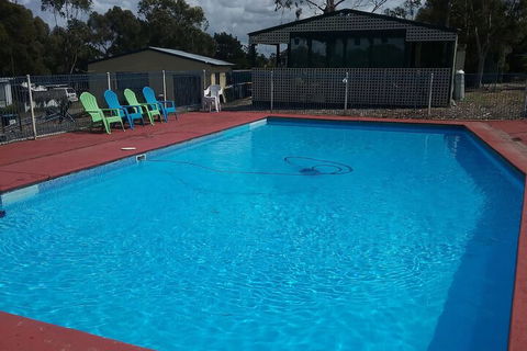 Lakes Caravilla Caravan Park - Hotel WA 4