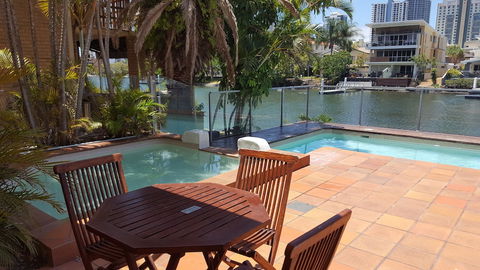 Emerald Surfers - Hotel WA 5