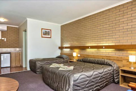 Holbrook Town Centre Motor Inn - Hotel WA 7