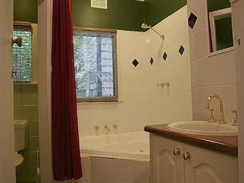 Tudor Cottages Mt Dandenong - Hotel WA 6