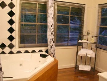 Tudor Cottages Mt Dandenong - Hotel WA 4