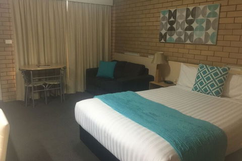 Blue Violet Motor Inn - Hotel WA 7
