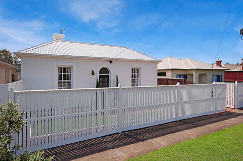 Historic Central Cottage In Warrnambool - Hotel WA 5