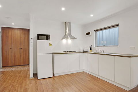 Adelaide Holiday Homes - Hotel WA 7