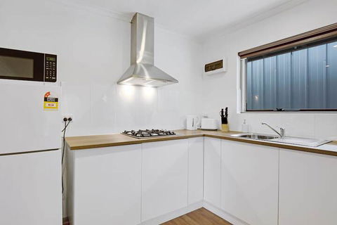 Adelaide Holiday Homes - Hotel WA 4