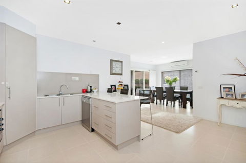 Central Warrnambool Townhouse - Hotel WA 3