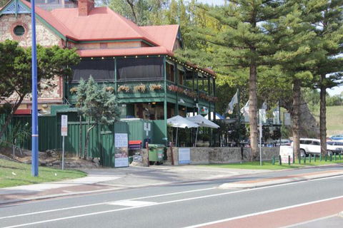 Tani Hill - Hotel WA 5