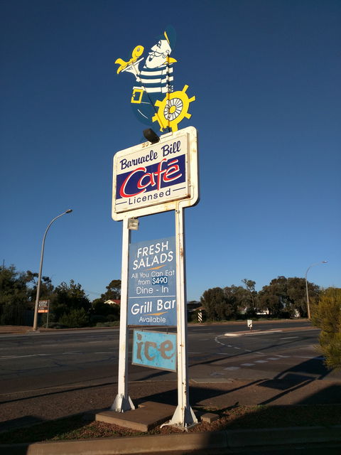 Barnacle Bill Family Seafood Restaurant - Hotel WA 1