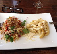 Overflow Cafe Wine Bar - Hotel WA