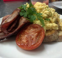 Dine Divine Sassafras