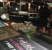 Rookies Pizzeria Bar  Grill - Hotel WA