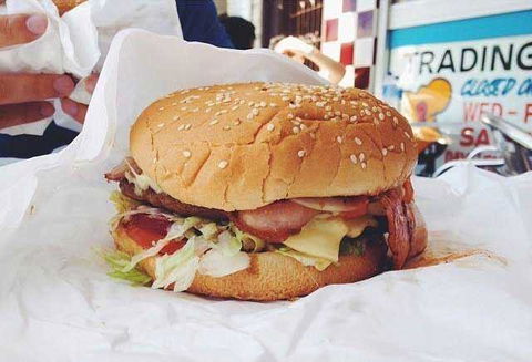 Paul's Famous Hamburgers - Hotel WA 2