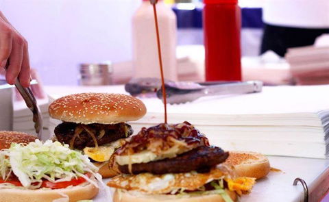 Paul's Famous Hamburgers - Hotel WA 5