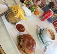 Supreme Bar and Restaurant - Hotel WA