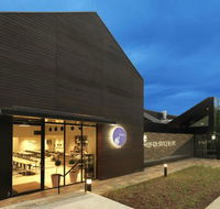 Radius Bar and Grill - Hotel WA