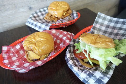 Cheezy Burgers - Hotel WA 0