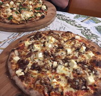 Earth Oven Wood Fired Pizza - Hotel WA