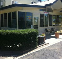 Poplar Caravan Park  Harry's Snack Shack - Hotel WA