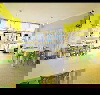 Queen Street Cafe  Takeaway - Hotel WA