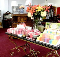 Nanna's Antiques and Cafe