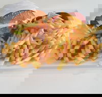 Yefsi Yeeros - Hotel WA