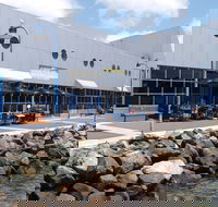 GJ's Bay Cafe and Grill