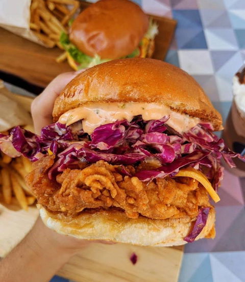 Cheezy Burgers - Hotel WA 1