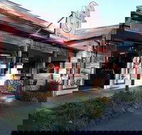 Mogo Fudge and Ice Cream /  Courtyard Cafe / Lots of Lollies Mogo - Hotel WA