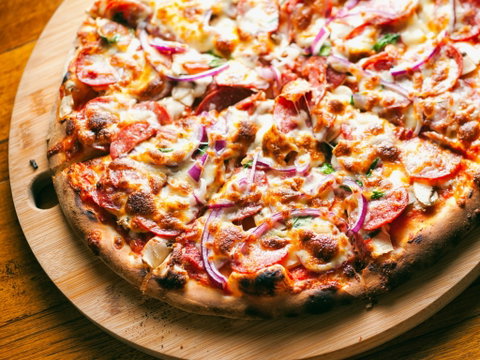 Earth Oven Wood Fired Pizza - Hotel WA 1