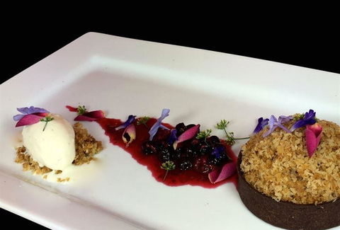 Vines Restaurant At Hollydene Estate - Hotel WA 14