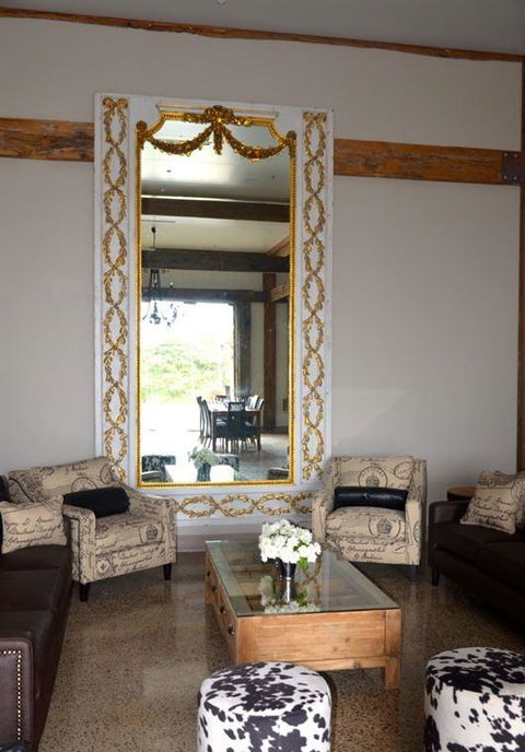 Vines Restaurant At Hollydene Estate - Hotel WA 7
