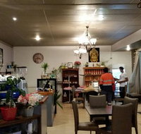8 Thai Ladies - Hotel WA