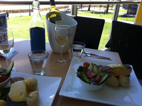 Glenelg Surf Life Saving Club - Hotel WA 0