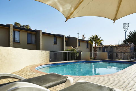 Manuka Park Serviced Apartments - Hotel WA 4