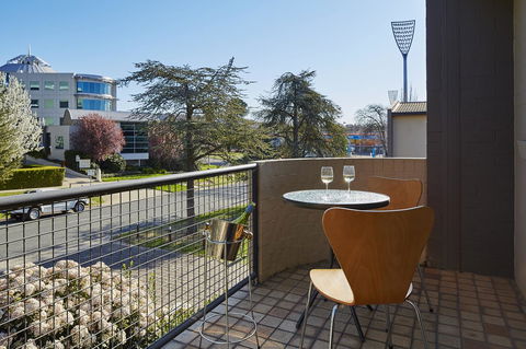 Manuka Park Serviced Apartments - Hotel WA 24
