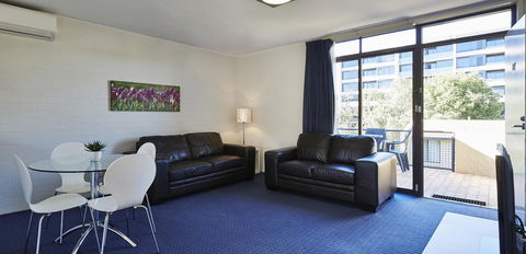 Manuka Park Serviced Apartments - Hotel WA 35