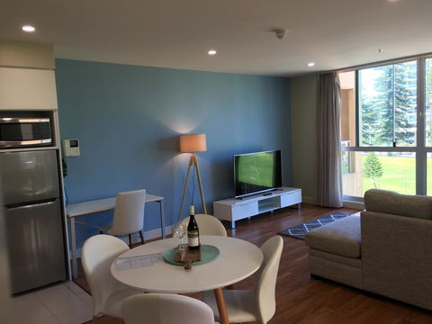 Beachside Luxury Apartments One & Two Bedroom In Beachfront Oaks Pier Building - Hotel WA 19