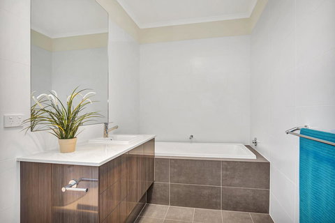 Eastern Breeze - Hotel WA 32