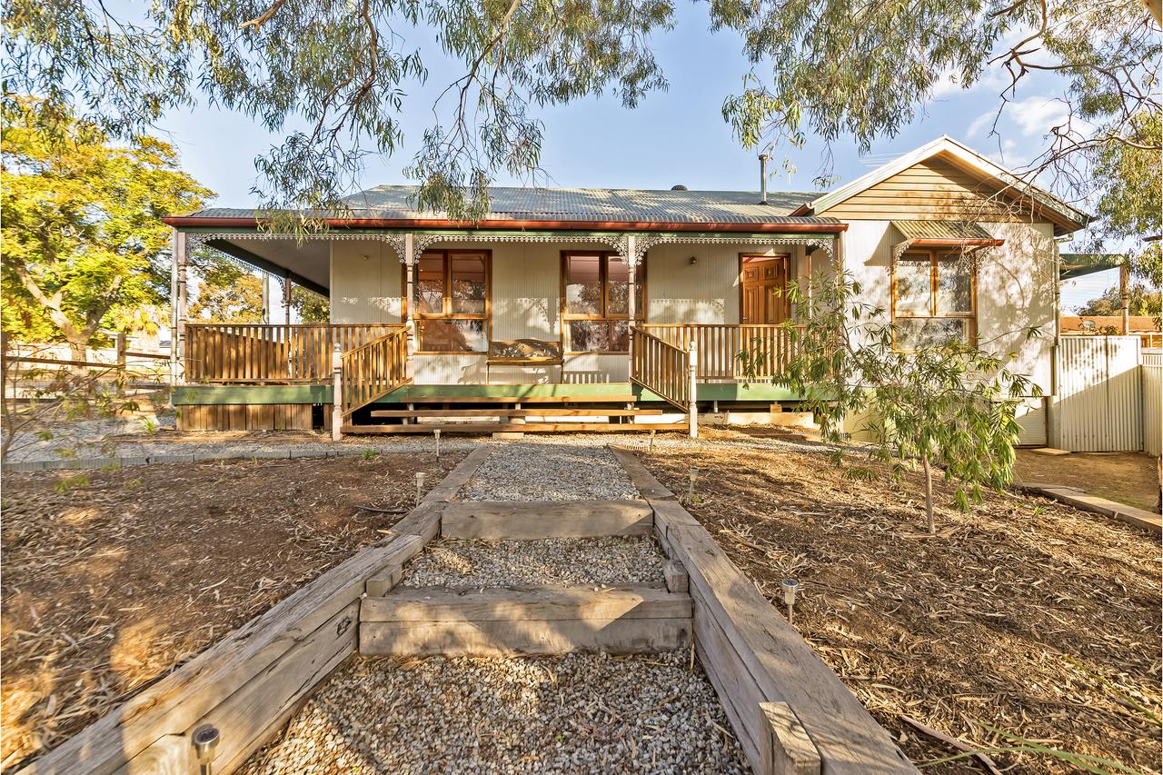 Kangaroo Flat SA Hotel WA