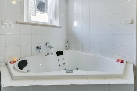 \'THE CHURCH\' Guest Home, Gawler Barossa Region - Hotel WA 6
