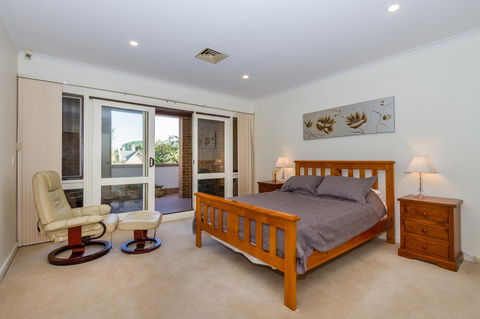 Adelaide Style Accommodation-Close To City-North Adelaide-3 Bdrm- FREE Parking - Hotel WA 3