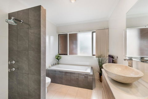 Adelaide Style Accommodation-Close To City-North Adelaide-3 Bdrm- FREE Parking - Hotel WA 10
