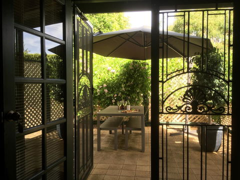 Wine And Roses Bed And Breakfast - Hotel WA 4