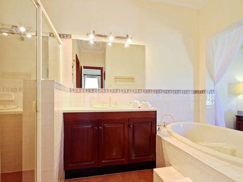 Wine And Roses Bed And Breakfast - Hotel WA 18