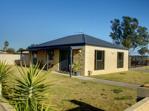 DBJ Holiday Units - Hotel WA 0