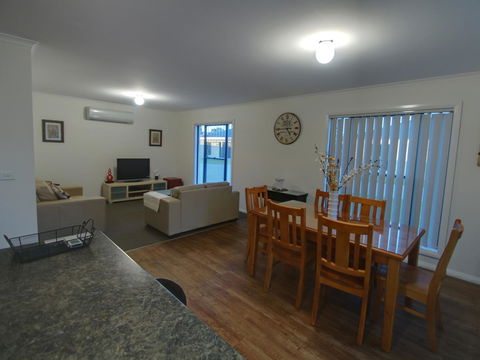 DBJ Holiday Units - Hotel WA 3