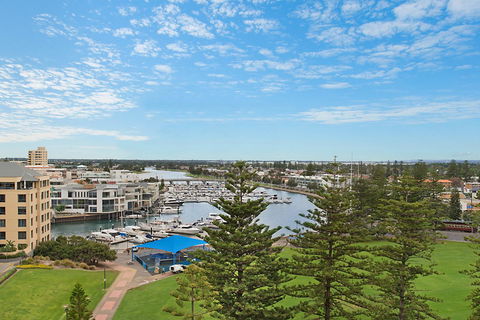 Beachside Luxury & Comfort, Ocean Views In Glenelg - Hotel WA 4