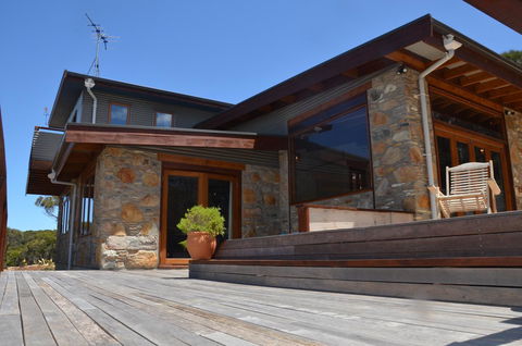 Of Stone & Wood Guesthouse - Hotel WA 1