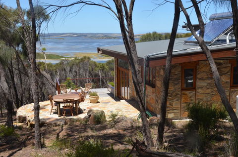Of Stone & Wood Guesthouse - Hotel WA 25